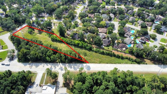 828 N Rivershire Drive, Conroe, TX 77304