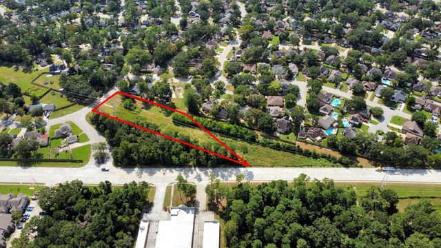 828 N Rivershire Drive, Conroe, TX 77304