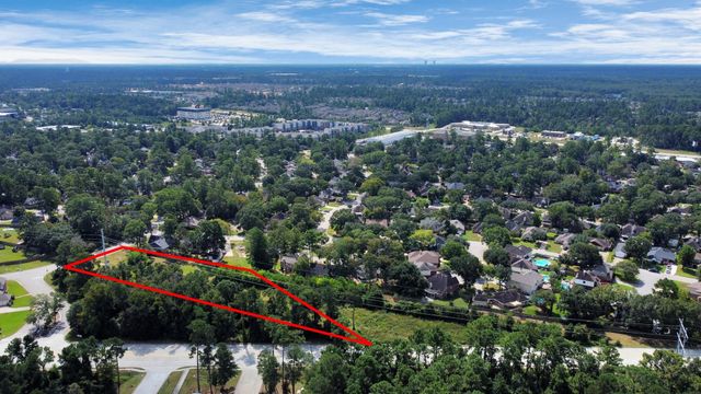 828 N Rivershire Drive, Conroe, TX 77304