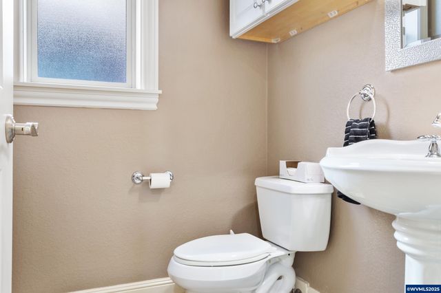 4697 Southampton Dr SE, Salem, OR 97302