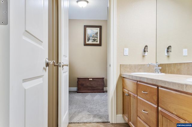 4697 Southampton Dr SE, Salem, OR 97302