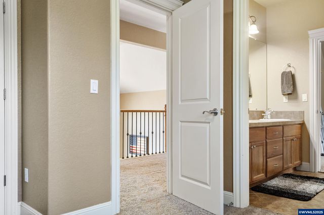 4697 Southampton Dr SE, Salem, OR 97302