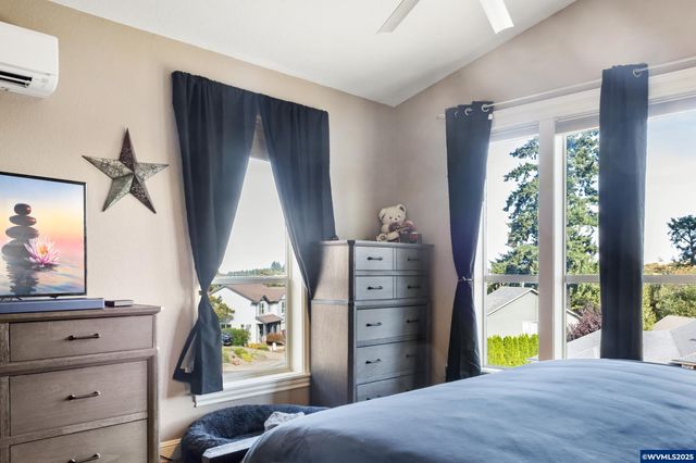 4697 Southampton Dr SE, Salem, OR 97302