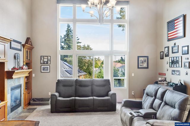 4697 Southampton Dr SE, Salem, OR 97302