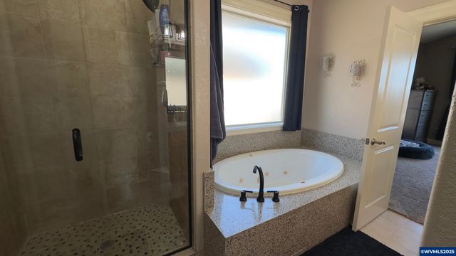 4697 Southampton Dr SE, Salem, OR 97302