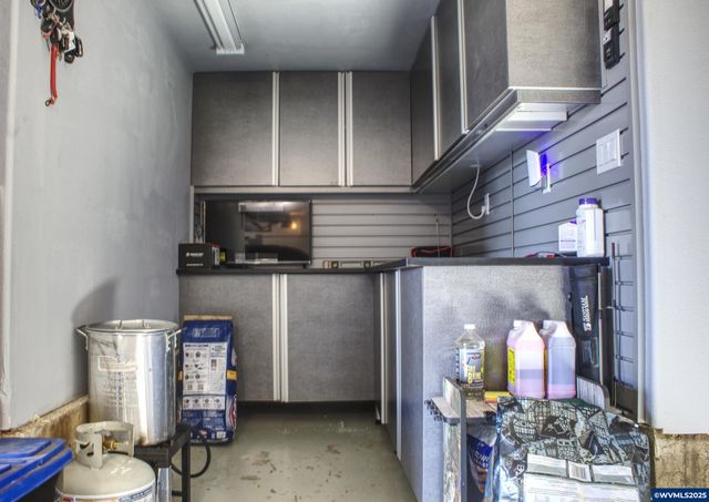 4697 Southampton Dr SE, Salem, OR 97302