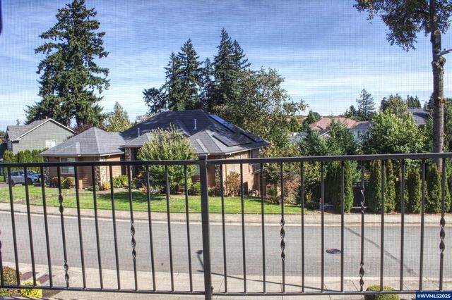 4697 Southampton Dr SE, Salem, OR 97302