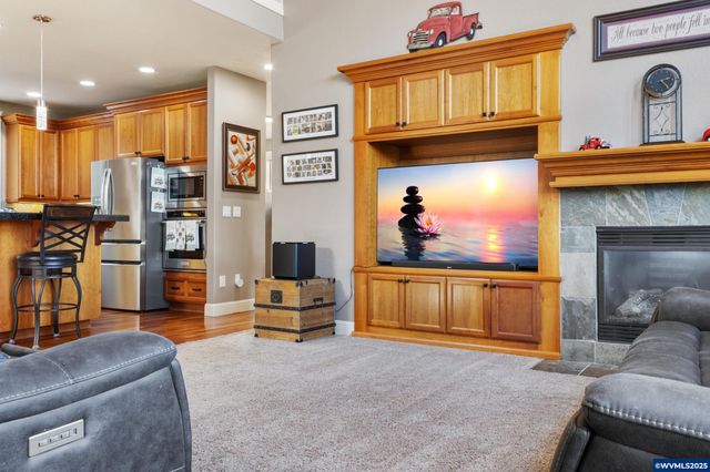 4697 Southampton Dr SE, Salem, OR 97302