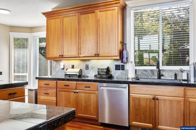 4697 Southampton Dr SE, Salem, OR 97302