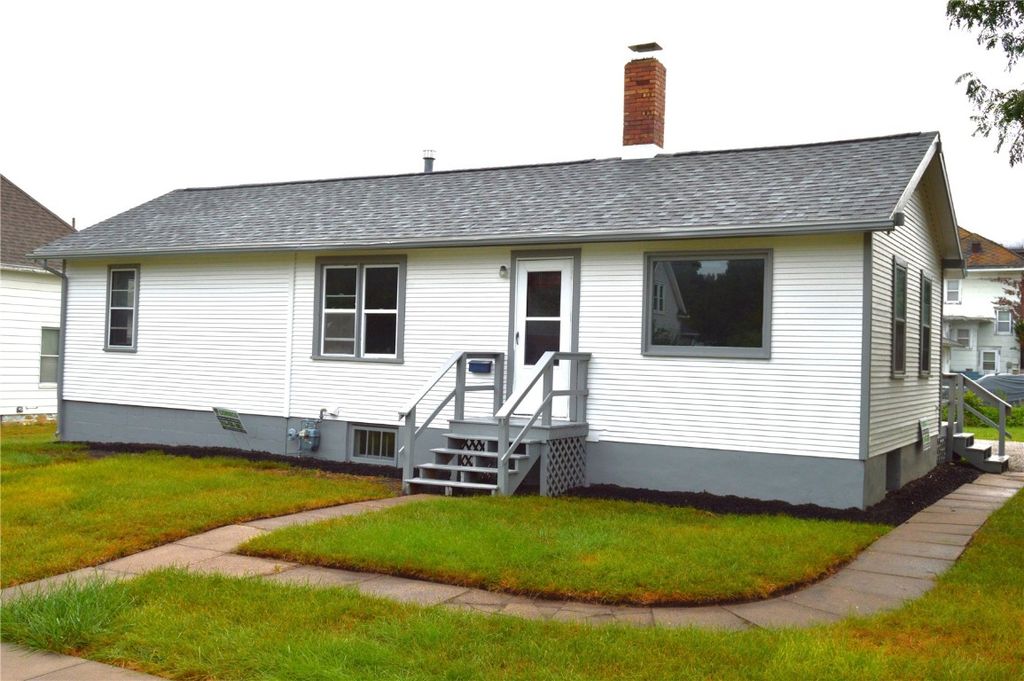 1014 A Avenue, Vinton, IA 52349