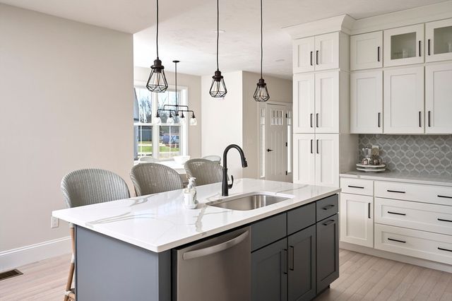 16 Metacomet Rd 16, West Bridgewater, MA 02379