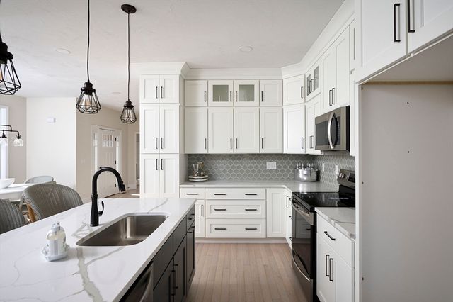 16 Metacomet Rd 16, West Bridgewater, MA 02379