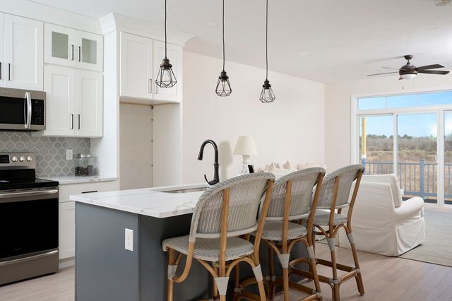 16 Metacomet Rd 16, West Bridgewater, MA 02379