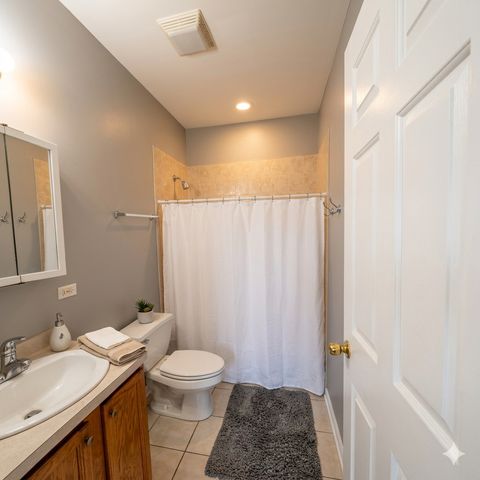 3906 W Belmont Avenue 1, Chicago, IL 60618