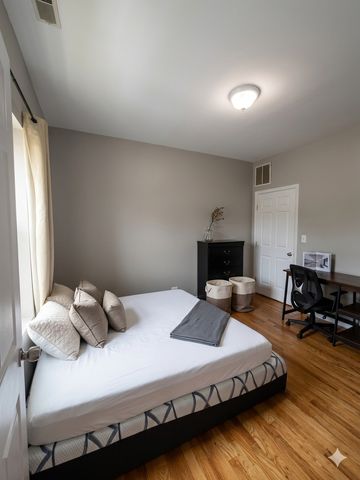 3906 W Belmont Avenue 1, Chicago, IL 60618