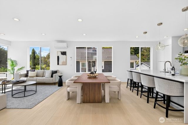 1216 NE 100th Street, Seattle, WA 98125