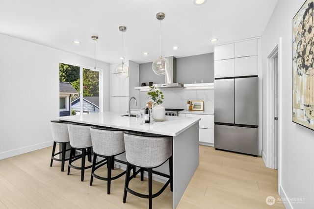1216 NE 100th Street, Seattle, WA 98125