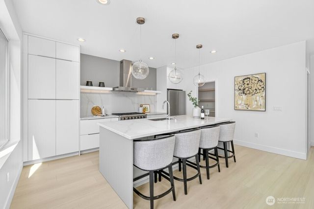 1216 NE 100th Street, Seattle, WA 98125