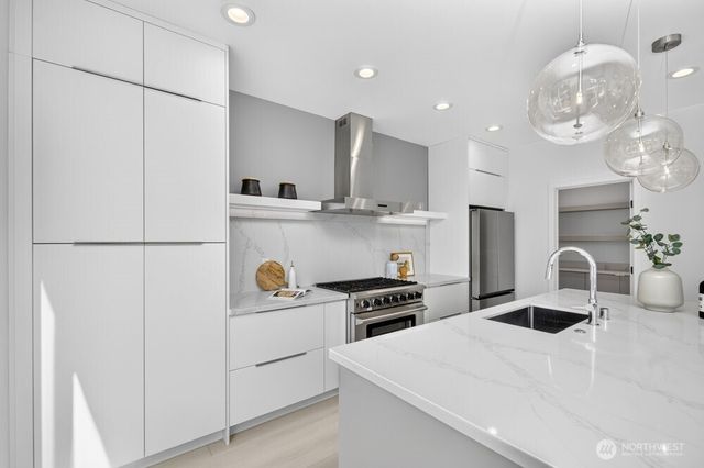1216 NE 100th Street, Seattle, WA 98125