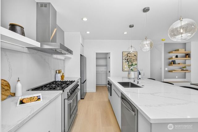1216 NE 100th Street, Seattle, WA 98125