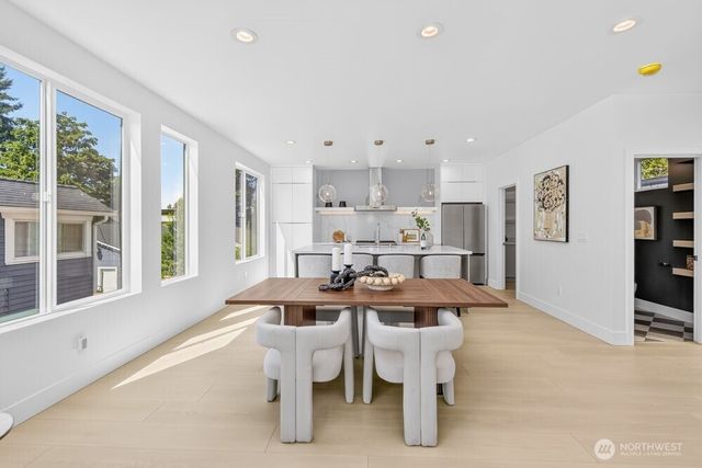 1216 NE 100th Street, Seattle, WA 98125