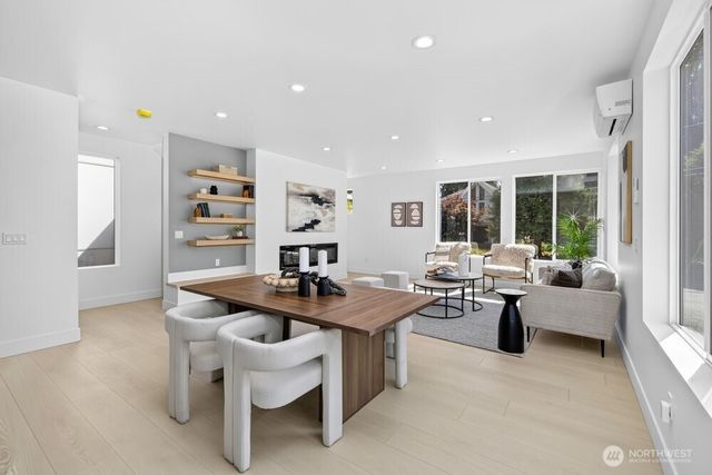 1216 NE 100th Street, Seattle, WA 98125