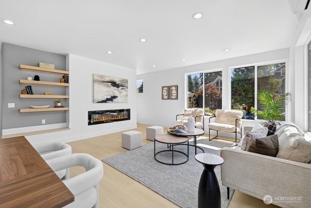 1216 NE 100th Street, Seattle, WA 98125