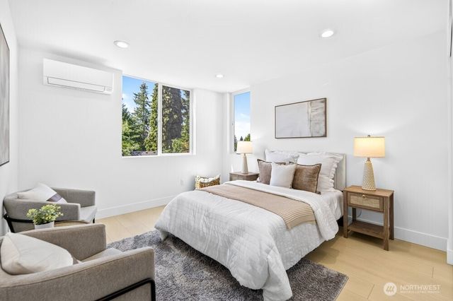 1216 NE 100th Street, Seattle, WA 98125