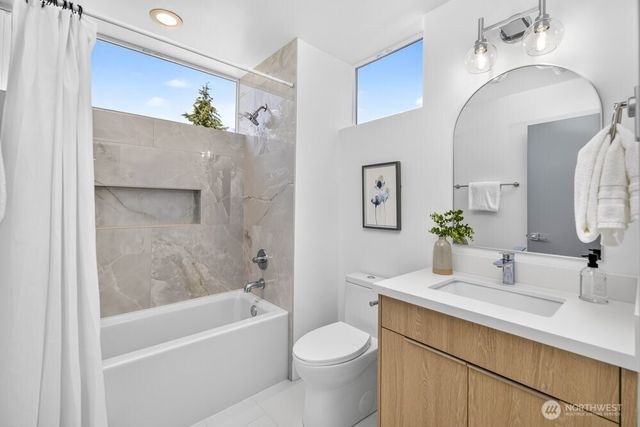 1216 NE 100th Street, Seattle, WA 98125
