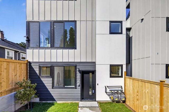 1216 NE 100th Street, Seattle, WA 98125