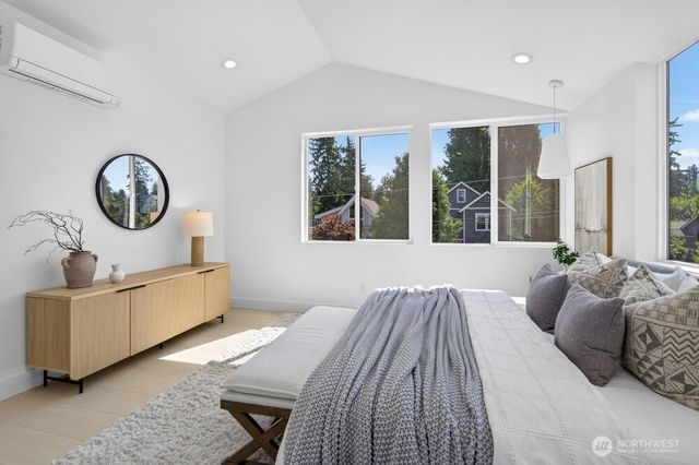 1216 NE 100th Street, Seattle, WA 98125