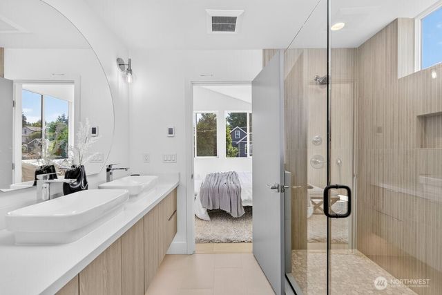 1216 NE 100th Street, Seattle, WA 98125