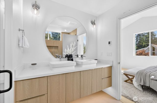1216 NE 100th Street, Seattle, WA 98125