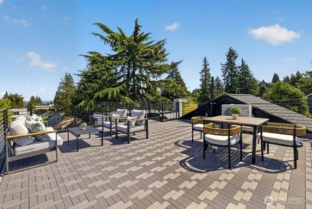 1216 NE 100th Street, Seattle, WA 98125