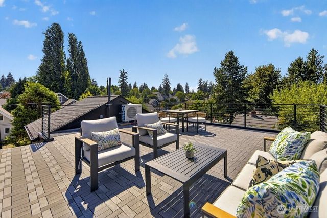 1216 NE 100th Street, Seattle, WA 98125