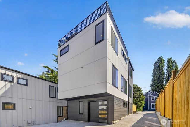 1216 NE 100th Street, Seattle, WA 98125