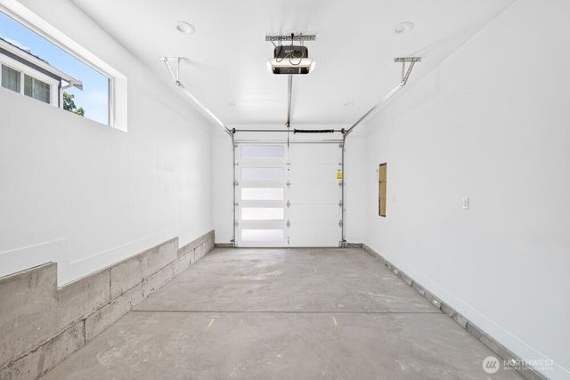 1216 NE 100th Street, Seattle, WA 98125
