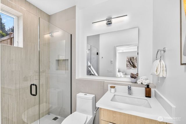1216 NE 100th Street, Seattle, WA 98125
