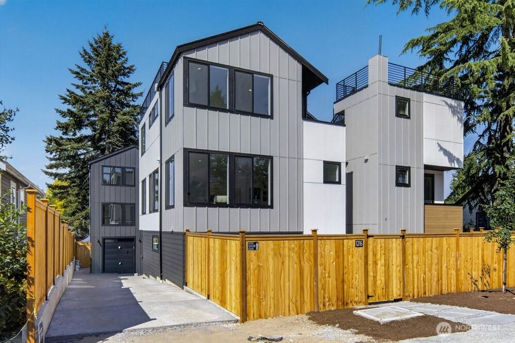 1216 NE 100th Street, Seattle, WA 98125
