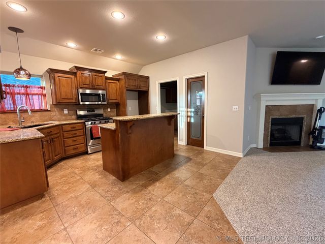 11230 S 275th East Avenue, Coweta, OK 74429