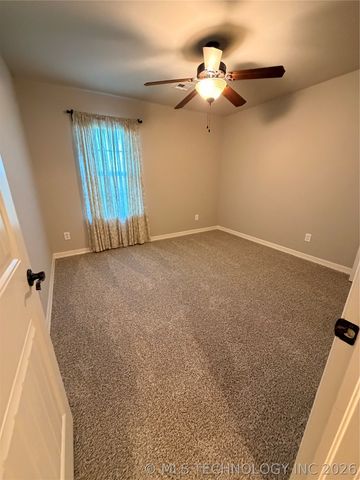 11230 S 275th East Avenue, Coweta, OK 74429