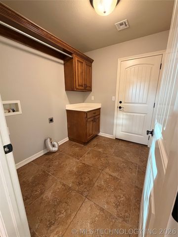 11230 S 275th East Avenue, Coweta, OK 74429