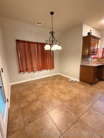 11230 S 275th East Avenue, Coweta, OK 74429