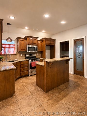 11230 S 275th East Avenue, Coweta, OK 74429
