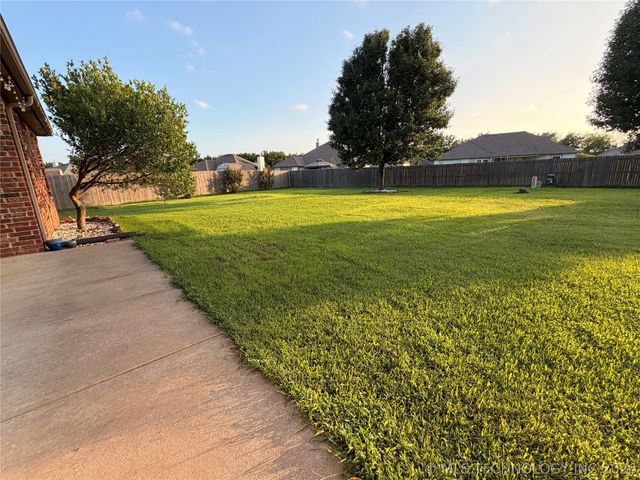 11230 S 275th East Avenue, Coweta, OK 74429