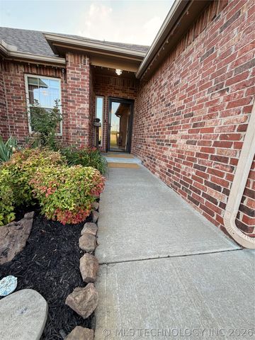 11230 S 275th East Avenue, Coweta, OK 74429