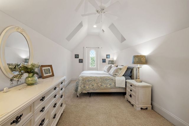 17 Ambriance Drive, Burr Ridge, IL 60527