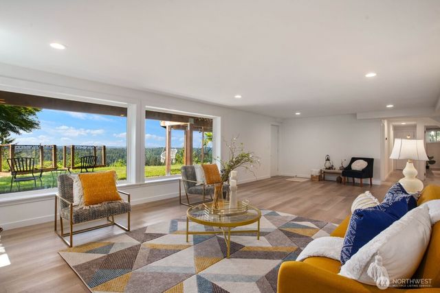 12065 206th Place SE, Issaquah, WA 98027