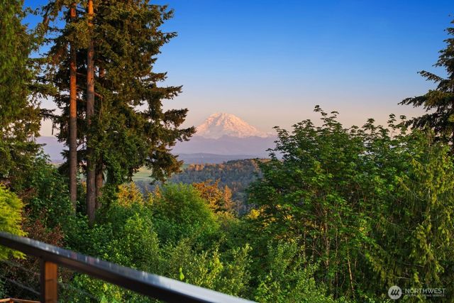 12065 206th Place SE, Issaquah, WA 98027