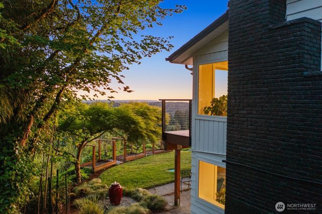 12065 206th Place SE, Issaquah, WA 98027